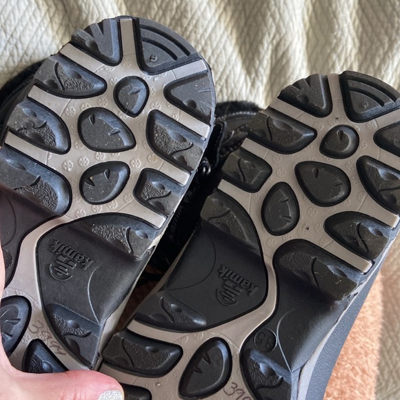 Kamik Snowvalley waterproof thinsulate snow boots in size 8.5 worn once indoors - Picture 3 of 6